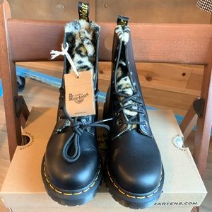NWT Dr. Martens 1460 Fur-Lined 8 Eye Boots NIB